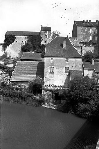 Vue d'ensemble depuis l'Ognon. © Bernard Lardière / Région Bourgogne-Franche-Comté, Inventaire du patrimoine - 1981
