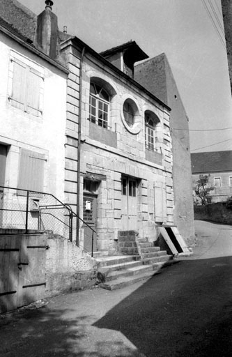 Vue de trois quarts gauche. © Bernard Lardière / Région Bourgogne-Franche-Comté, Inventaire du patrimoine - 1981