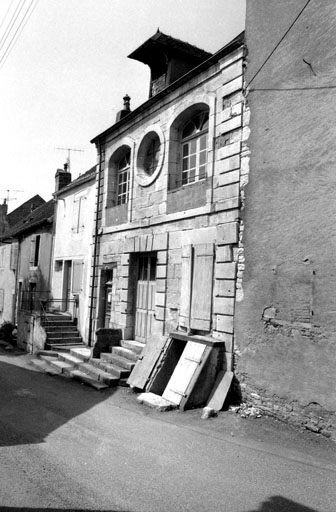 Vue de trois quarts droit. © Bernard Lardière / Région Bourgogne-Franche-Comté, Inventaire du patrimoine - 1981