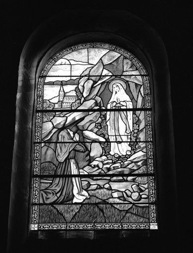 Baie 8 : apparition de la Vierge à sainte Bernadette à Lourdes. © Jean-Luc Ligier / Région Bourgogne-Franche-Comté, Inventaire du patrimoine - 1981
