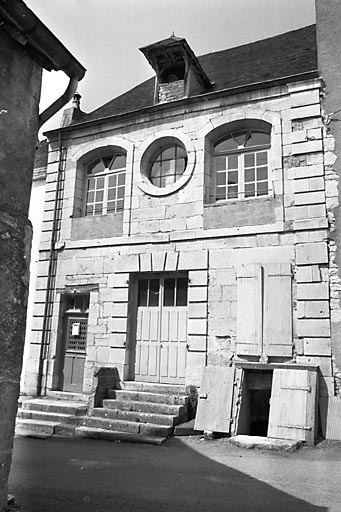 Façade antérieure. © Bernard Lardière / Région Bourgogne-Franche-Comté, Inventaire du patrimoine - 1981