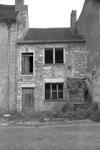 Façade antérieure. © Bernard Lardière / Région Bourgogne-Franche-Comté, Inventaire du patrimoine - 1981