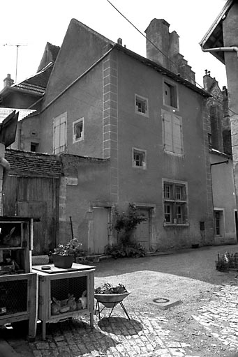 Habitation sur cour située à l'arrière du n° 29. © Bernard Lardière / Région Bourgogne-Franche-Comté, Inventaire du patrimoine - 1981