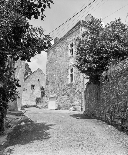 Façade latérale droite. © Yves Sancey / Région Bourgogne-Franche-Comté, Inventaire du patrimoine - 1981