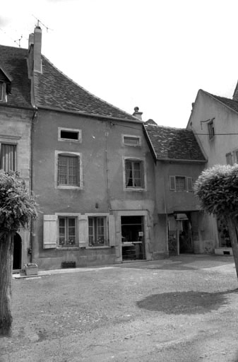 Façade sur rue. © Bernard Lardière / Région Bourgogne-Franche-Comté, Inventaire du patrimoine - 1981