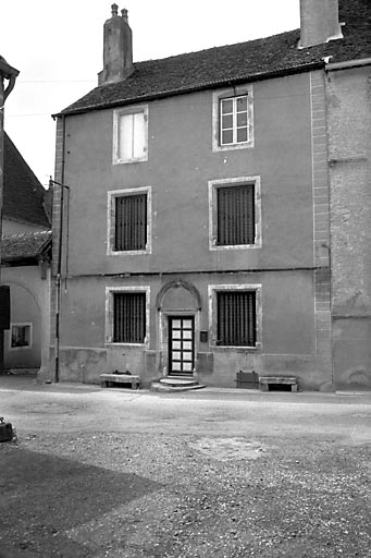 Façade antérieure. © Bernard Lardière / Région Bourgogne-Franche-Comté, Inventaire du patrimoine - 1981