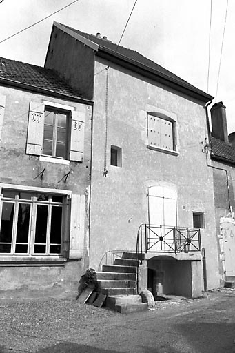 Façade antérieure. © Bernard Lardière / Région Bourgogne-Franche-Comté, Inventaire du patrimoine - 1981