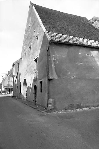 Le bâtiment agricole sur la rue Notre-Dame. © Bernard Lardière / Région Bourgogne-Franche-Comté, Inventaire du patrimoine - 1981