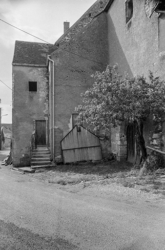 Façade rue des Châteaux, trois quarts gauche. © Bernard Lardière / Région Bourgogne-Franche-Comté, Inventaire du patrimoine - 1981