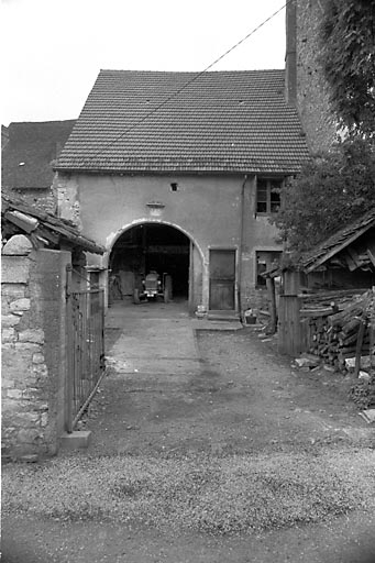 Façade antérieure. © Bernard Lardière / Région Bourgogne-Franche-Comté, Inventaire du patrimoine - 1981