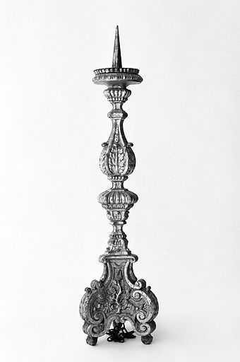 Vue d'un chandelier d'autel. © Yves Sancey / Région Bourgogne-Franche-Comté, Inventaire du patrimoine - 1982