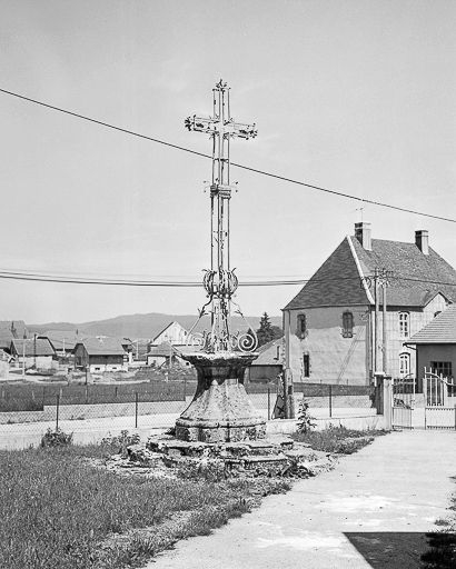 Croix de cimetière. © Yves Sancey / Région Bourgogne-Franche-Comté, Inventaire du patrimoine - 1982