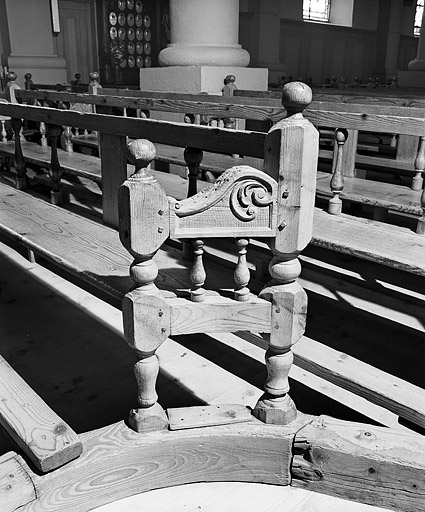 Détail d'un banc de fidèle. © Yves Sancey / Région Bourgogne-Franche-Comté, Inventaire du patrimoine - 1982