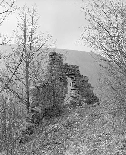 Détail : face interne de l'enceinte. © Yves Sancey / Région Bourgogne-Franche-Comté, Inventaire du patrimoine - 1982