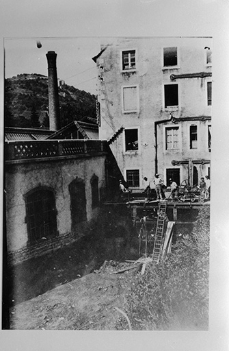 Opération de curage du canal de dérivation, après 1903. © D.  Dominguez (reproduction) / Région Bourgogne-Franche-Comté, Inventaire du patrimoine - 1982 Opération de curage du canal de dérivation, après 1903. © D.  Dominguez (reproduction) / Région Bourgogne-Franche-Comté, Inventaire du patrimoine - 1982