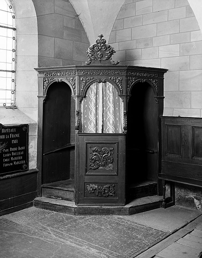 Vue d'ensemble d'un confessionnal. © Yves Sancey / Région Bourgogne-Franche-Comté, Inventaire du patrimoine - 1982