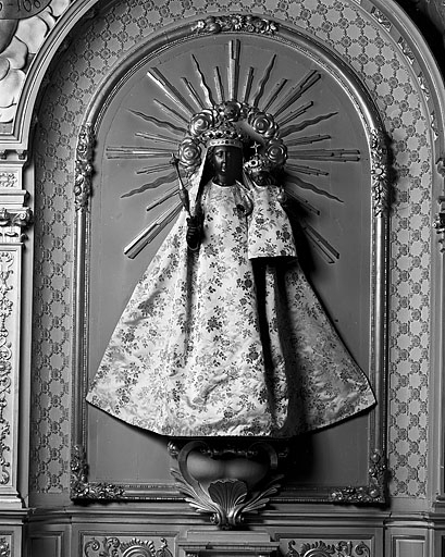 Vue de face avec les vêtements. © Yves Sancey / Région Bourgogne-Franche-Comté, Inventaire du patrimoine - 1982