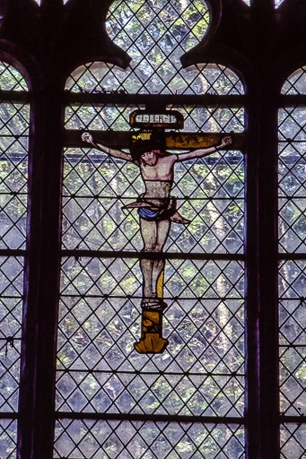 Baie 7 : détail du Calvaire : Christ en croix (lancette centrale). © Jean-Luc Ligier / Région Bourgogne-Franche-Comté, Inventaire du patrimoine - 1982