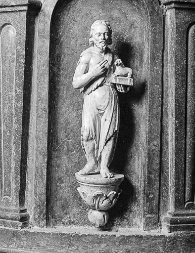 Détail de la cuve : statuette de Saint Jean Baptiste. © Yves Sancey / Région Bourgogne-Franche-Comté, Inventaire du patrimoine - 1982