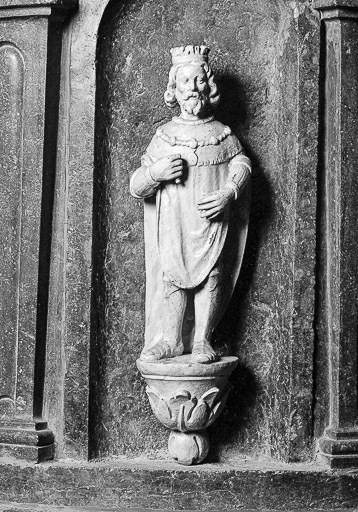 Détail de la cuve : statuette de Saint Louis. © Yves Sancey / Région Bourgogne-Franche-Comté, Inventaire du patrimoine - 1982