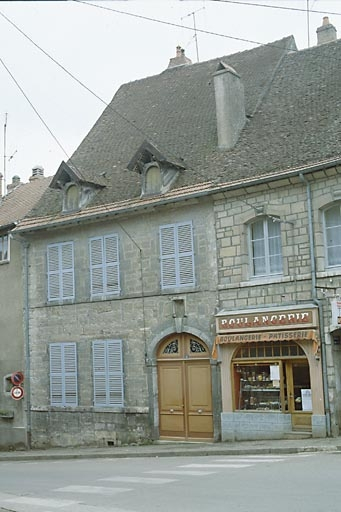 Façade principale. © Yves Sancey / Région Bourgogne-Franche-Comté, Inventaire du patrimoine - 1982