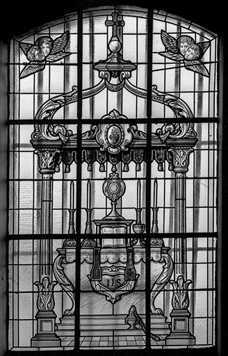 Baie n° 2 : insigne du sacerdoce. © Jean-Luc Ligier / Région Bourgogne-Franche-Comté, Inventaire du patrimoine - 1982