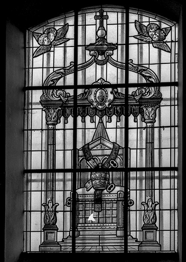 Baie n° 5 insignes de la papauté. © Jean-Luc Ligier / Région Bourgogne-Franche-Comté, Inventaire du patrimoine - 1982