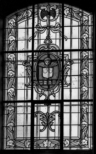 Baie n° 4 : emblèmes ou insignes de dévotion catholique. © Jean-Luc Ligier / Région Bourgogne-Franche-Comté, Inventaire du patrimoine - 1982