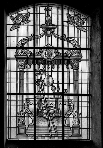 Baie n° 6 : insignes de l'évêché. © Jean-Luc Ligier / Région Bourgogne-Franche-Comté, Inventaire du patrimoine - 1982