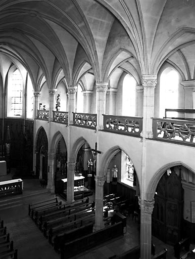 Vue d'ensemble de la nef et du choeur depuis la tribune. © Yves Sancey / Région Bourgogne-Franche-Comté, Inventaire du patrimoine - 1982