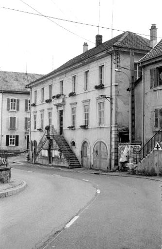 Vue de trois quarts droit. © Bernard Lardière / Région Bourgogne-Franche-Comté, Inventaire du patrimoine - 1982