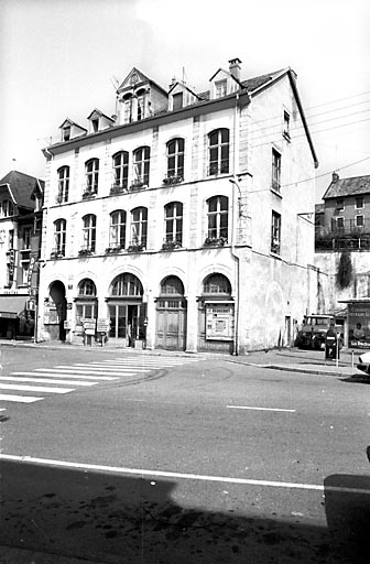 Façades antérieure et latérale droite. © Bernard Lardière / Région Bourgogne-Franche-Comté, Inventaire du patrimoine - 1982 Façades antérieure et latérale droite. © Bernard Lardière / Région Bourgogne-Franche-Comté, Inventaire du patrimoine - 1982