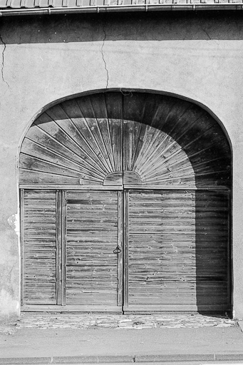 Porte de grange. © Bernard Lardière / Région Bourgogne-Franche-Comté, Inventaire du patrimoine - 1983