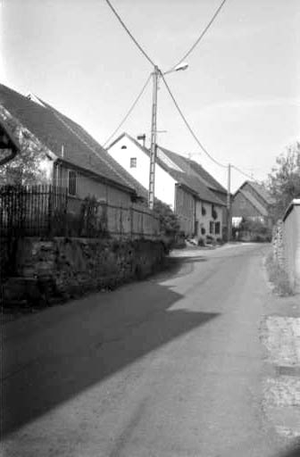 Ensemble de maisons. © Bernard Lardière / Région Bourgogne-Franche-Comté, Inventaire du patrimoine - 1983