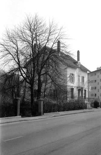 Vue de trois quarts gauche. © Bernard Lardière / Région Bourgogne-Franche-Comté, Inventaire du patrimoine - 1983