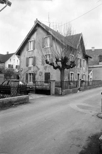 Vue de trois quarts gauche. © Bernard Lardière / Région Bourgogne-Franche-Comté, Inventaire du patrimoine - 1983
