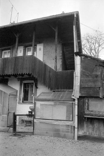 Façade postérieure : détail. © Bernard Lardière / Région Bourgogne-Franche-Comté, Inventaire du patrimoine - 1983