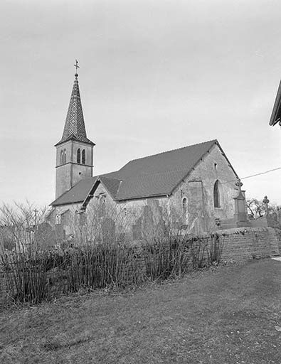 Extérieur : face latérale droite et chevet. © Yves Sancey / Région Bourgogne-Franche-Comté, Inventaire du patrimoine - 1983
