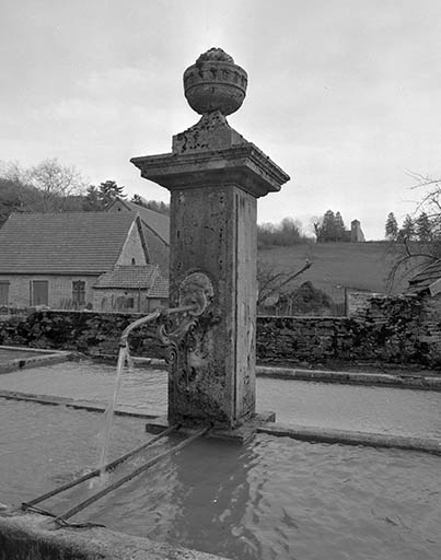La borne. © Yves Sancey / Région Bourgogne-Franche-Comté, Inventaire du patrimoine - 1983