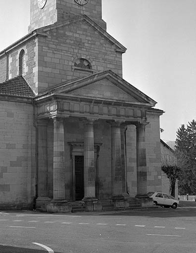 Extérieur : portail. © Yves Sancey / Région Bourgogne-Franche-Comté, Inventaire du patrimoine - 1983