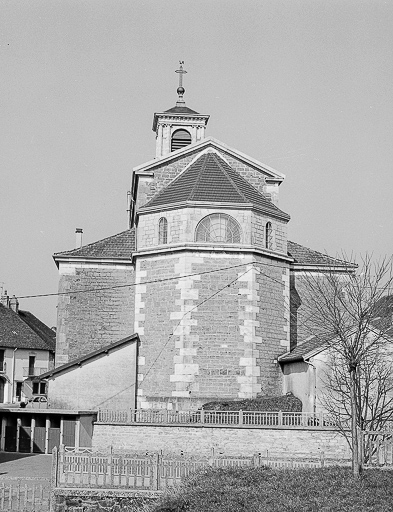 Extérieur : abside vue de face. © Yves Sancey / Région Bourgogne-Franche-Comté, Inventaire du patrimoine - 1983