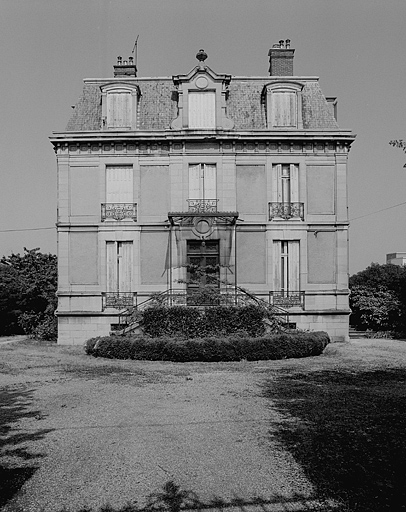 Façade antérieure. © Yves Sancey / Région Bourgogne-Franche-Comté, Inventaire du patrimoine - 1983