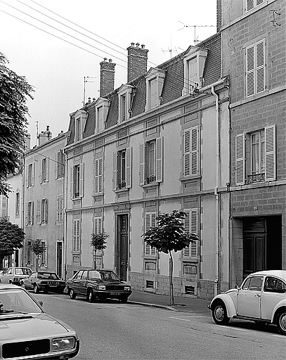 Façade antérieure, consoles du balcon et de l'oriel. © Yves Sancey / Région Bourgogne-Franche-Comté, Inventaire du patrimoine - 1983