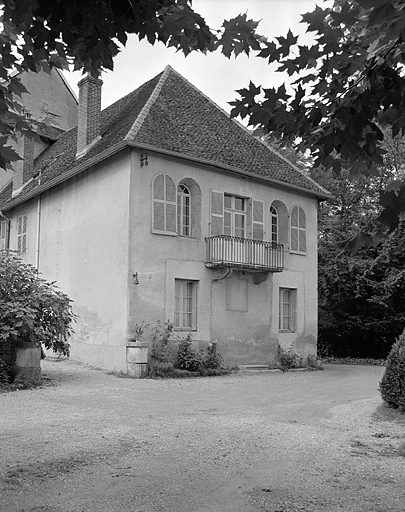 Façade antérieure du bâtiment A. © Yves Sancey / Région Bourgogne-Franche-Comté, Inventaire du patrimoine - 1983
