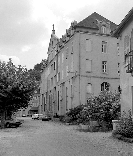 Vue de trois-quarts du bâtiment D. © Yves Sancey / Région Bourgogne-Franche-Comté, Inventaire du patrimoine - 1983
