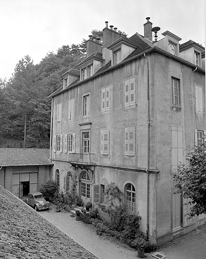 Façade antérieure du bâtiment C. © Yves Sancey / Région Bourgogne-Franche-Comté, Inventaire du patrimoine - 1983