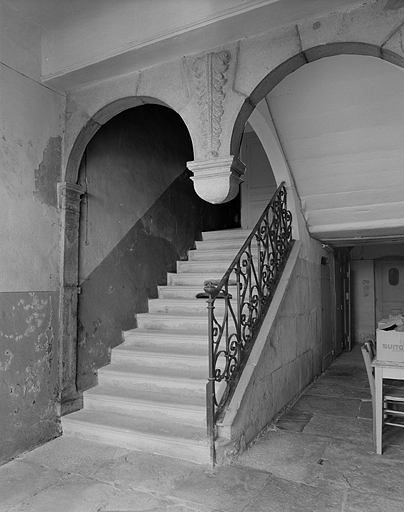 Détail de l'escalier intérieur dans le corps de bâtiment sur rue. © Yves Sancey / Région Bourgogne-Franche-Comté, Inventaire du patrimoine - 1983