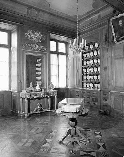 Pharmacie, troisième salle, détail. © Yves Sancey / Région Bourgogne-Franche-Comté, Inventaire du patrimoine - 1983