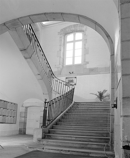 Grand escalier : vue générale. © Yves Sancey / Région Bourgogne-Franche-Comté, Inventaire du patrimoine - 1983