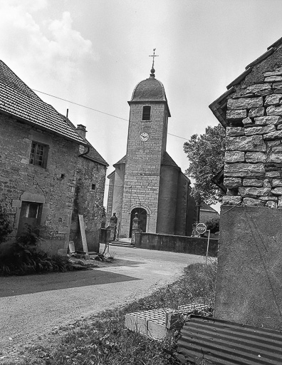 Extérieur : façade antérieure vue éloignée. © Yves Sancey / Région Bourgogne-Franche-Comté, Inventaire du patrimoine - 1983